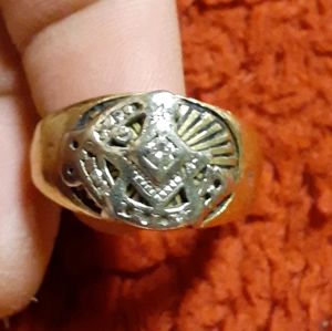 Mens Masonic 14 karat gold  ring